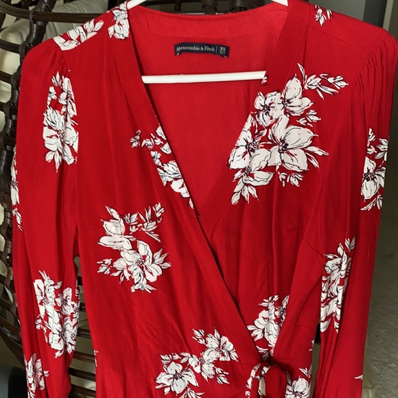 Super cute long sleeve floral romper - Picture 4 of 10